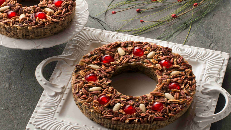 How to Buy Holiday Fruit Cakes They’ll Love