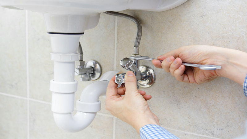 Reasons to Call in an Emergency Plumbing Service in Thompson MB