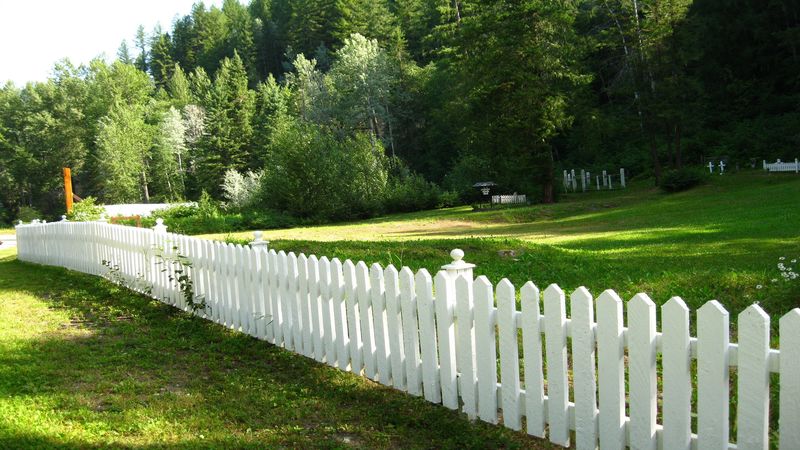 3 Ideas for Creatively Adding to Garden Decorative Fencing in Milton GA